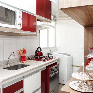 Decoração de cozinha pequena vermelho e branco | Apartamento Minha Casa Minha Vida | Tenda.com