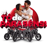 imagem de um casal em uma moto