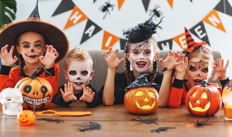 6 ideias de como fazer fantasia de Halloween infantil em casa - O Poder das  Cores