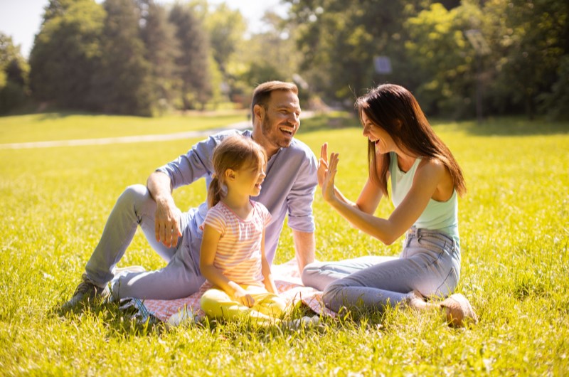 Área Verde | Foto de uma família se divertindo em um parque | Trilha da Conquista | Blog da Tenda 