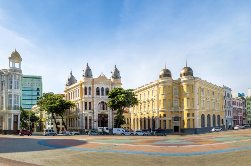 Quais são as vantagens e desvantagens de morar em Recife? | Praça do Rio Branco, conhecida como Marco Zero, em Recife | Trilha da Conquista | Blog da Tenda 