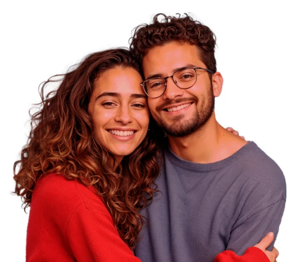 Casal sorridente representando a felicidade e segurança alcançadas com uma compra planejada.