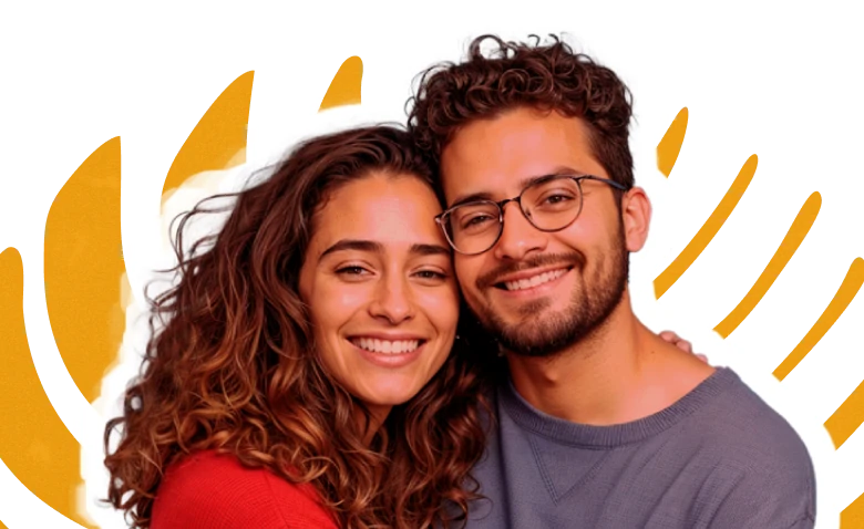 Casal sorridente representando a felicidade e segurança alcançadas com uma compra planejada.