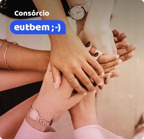 Várias mãos unidas representando colaboração e união no Consórcio Eutbem, uma solução prática para uma compra planejada.