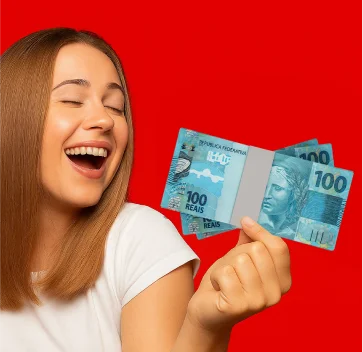 Mulher feliz ao receber dinheiro pela indicação Tenda