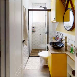 Banheiro pequeno branco e amarelo | Apartamento Minha Casa Minha Vida | Tenda.com